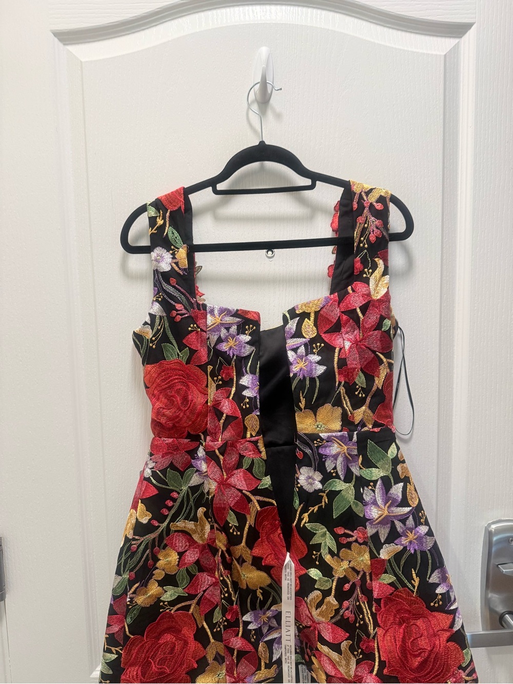 ELLIATT Talia Mini Dress Black Floral Wedding Guest Cocktail size M Flaw !! - Picture 9 of 9